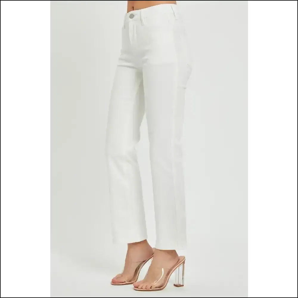 Bootylicious Adventures Await in these Mid Rise Bootcut Jeans! 🍑👖