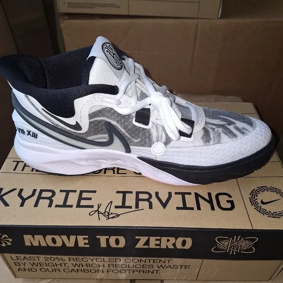 Nike Kyrie 8 GO (GS) White/White-Black new with the box.