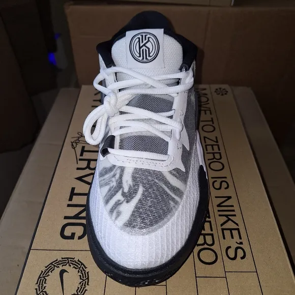Nike Kyrie 8 GO (GS) White/White-Black new with the box.