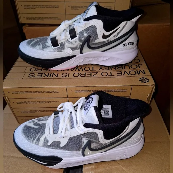 Nike Kyrie 8 GO (GS) White/White-Black new with the box.
