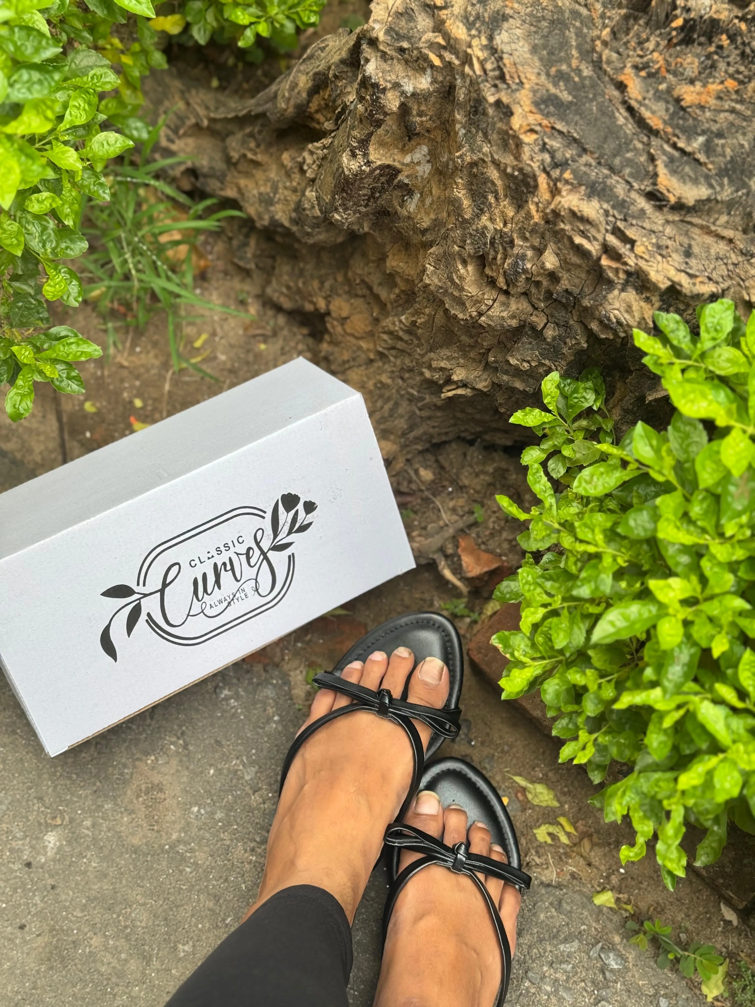 Noir Step Flats - Black