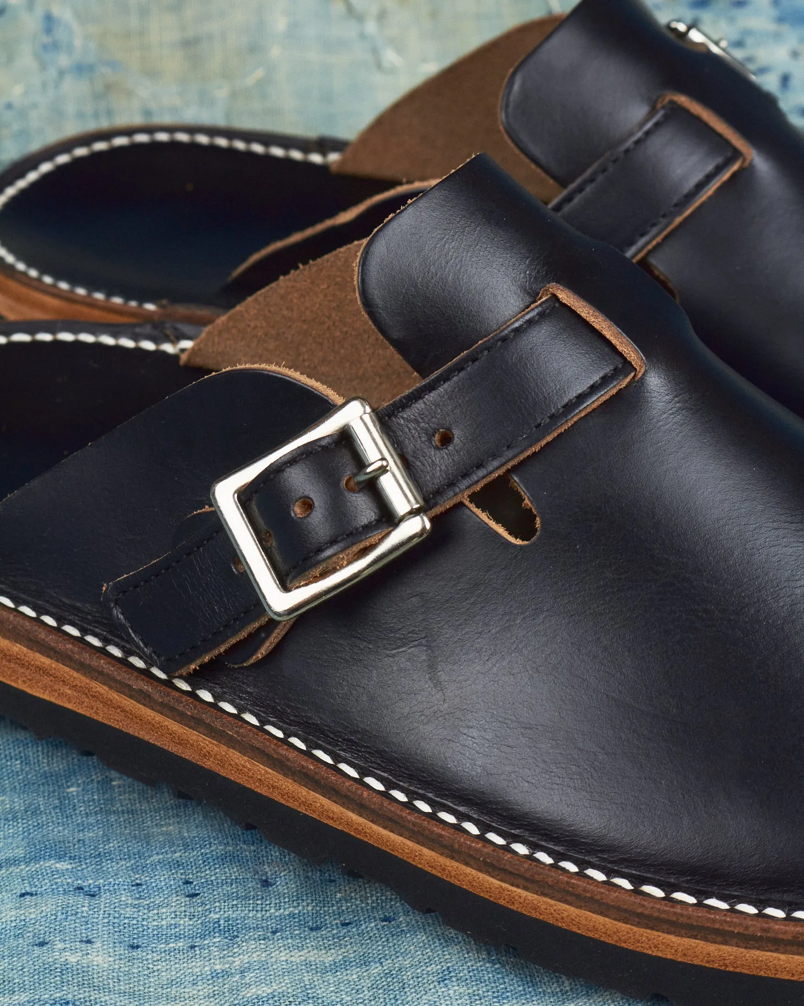 Zerrows Slit Sandal Black