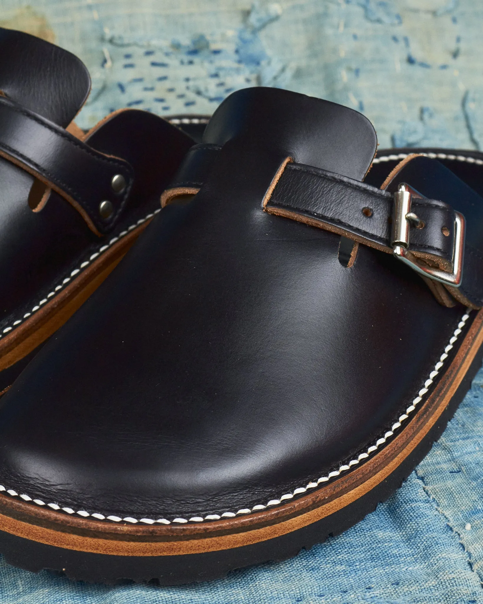 Zerrows Slit Sandal Black